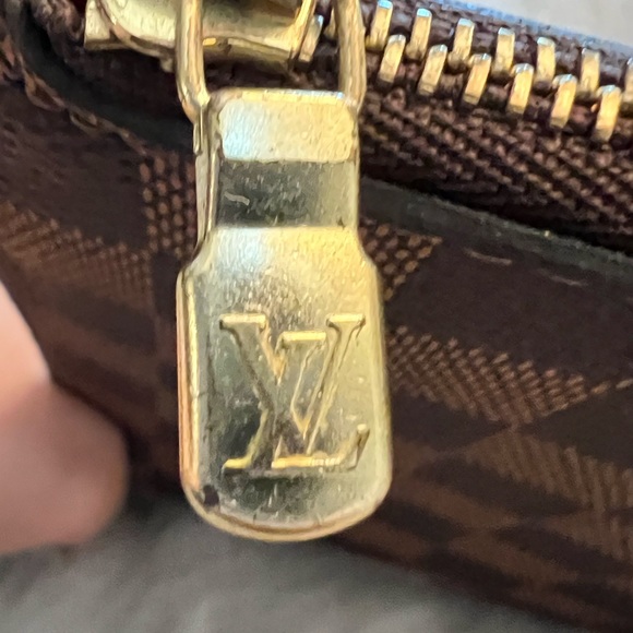 Authentic Louis Vuitton Damier Ebene Neverfull Pochette - Picture 4 of 8